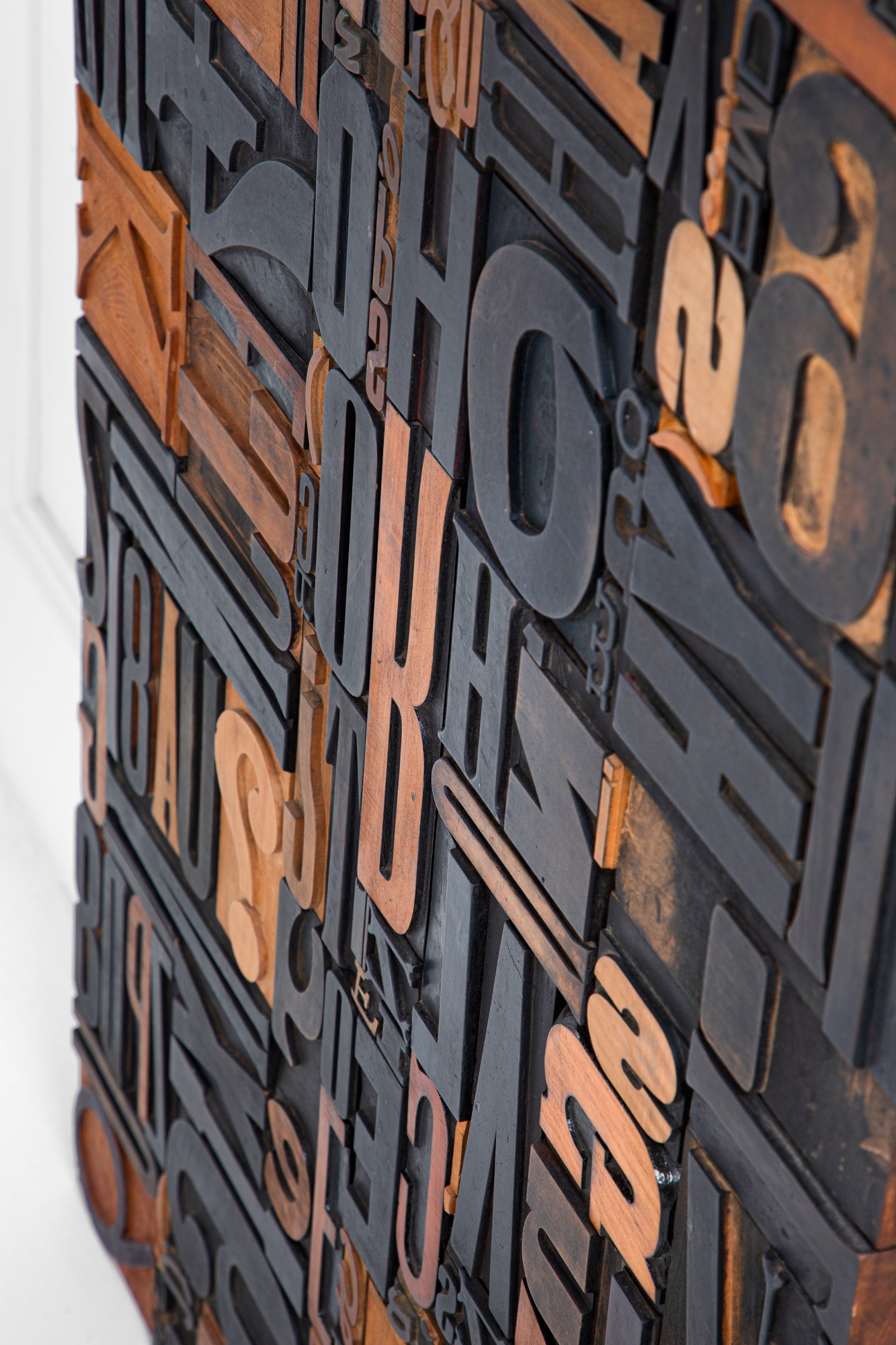 Pannello decorativo, legno multistrato e tessere in legno massello, circa 1980