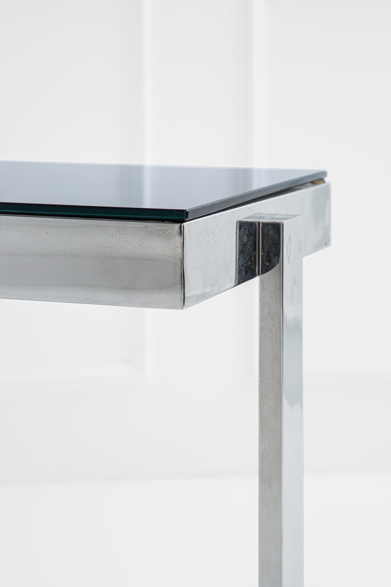 Console, metallo cromato, ottone e vetro colorato, ca. 1970