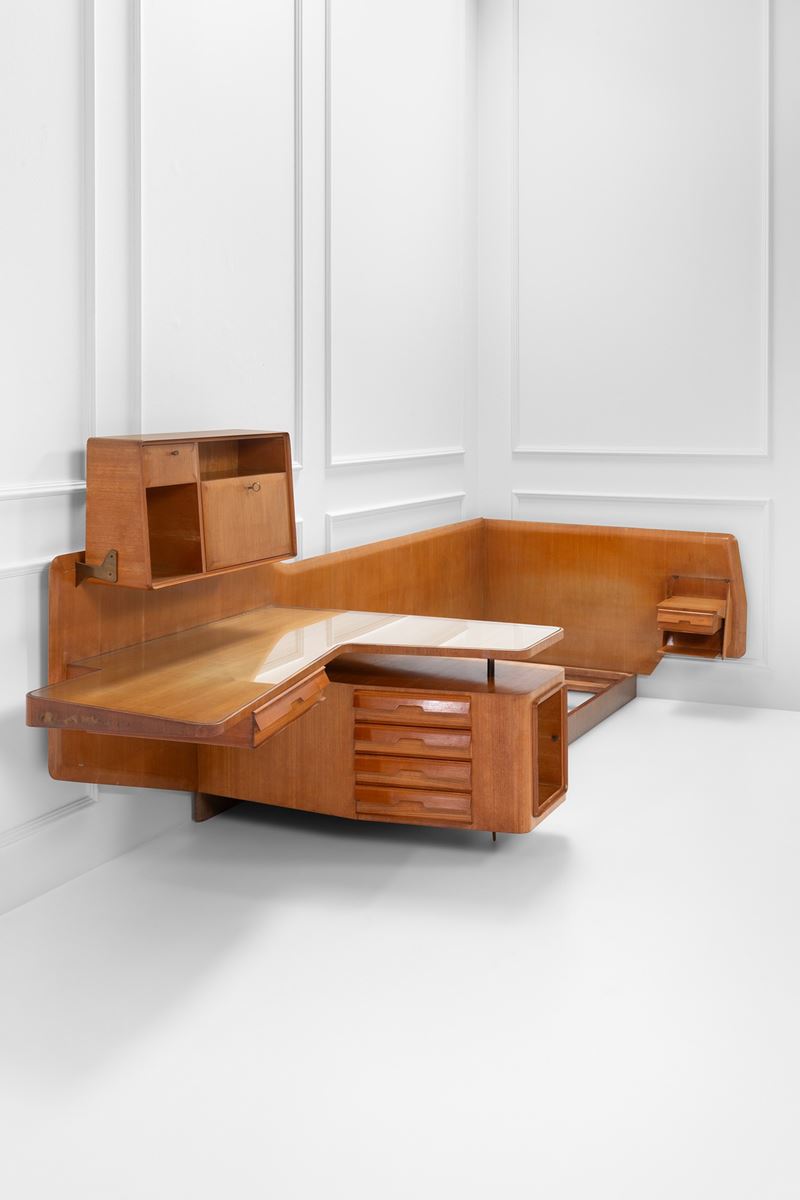 Parete attrezzata con letto e scrivania