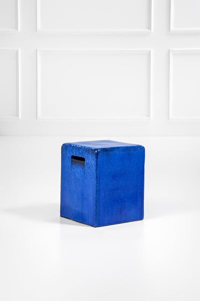 Pouf della collezione Inout, ceramica blu, 2019