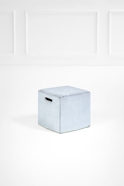 Pouf della collezione Inout, ceramica bianca, 2019