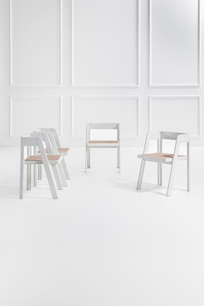 Quattro sedie della Collezione Programma C, legno laccato e paglia di Vienna