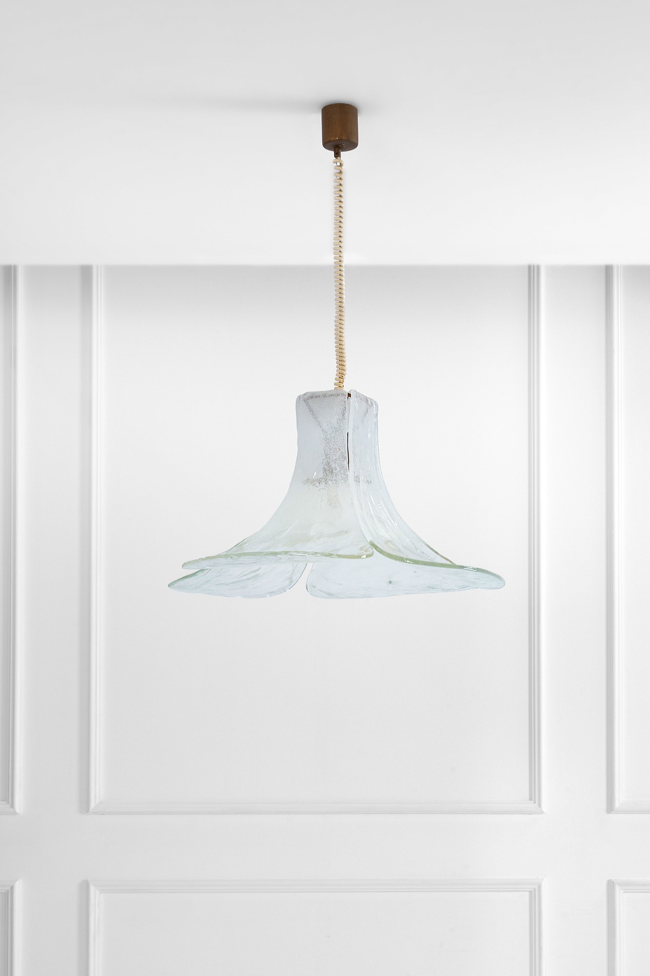 Carlo Nason - Lampada a sospensione mod. LS182 in ottone e vetro a bollicine