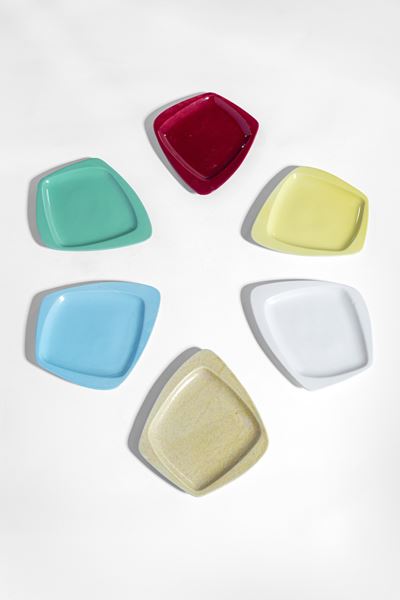 Sei piatti in ceramica smaltata