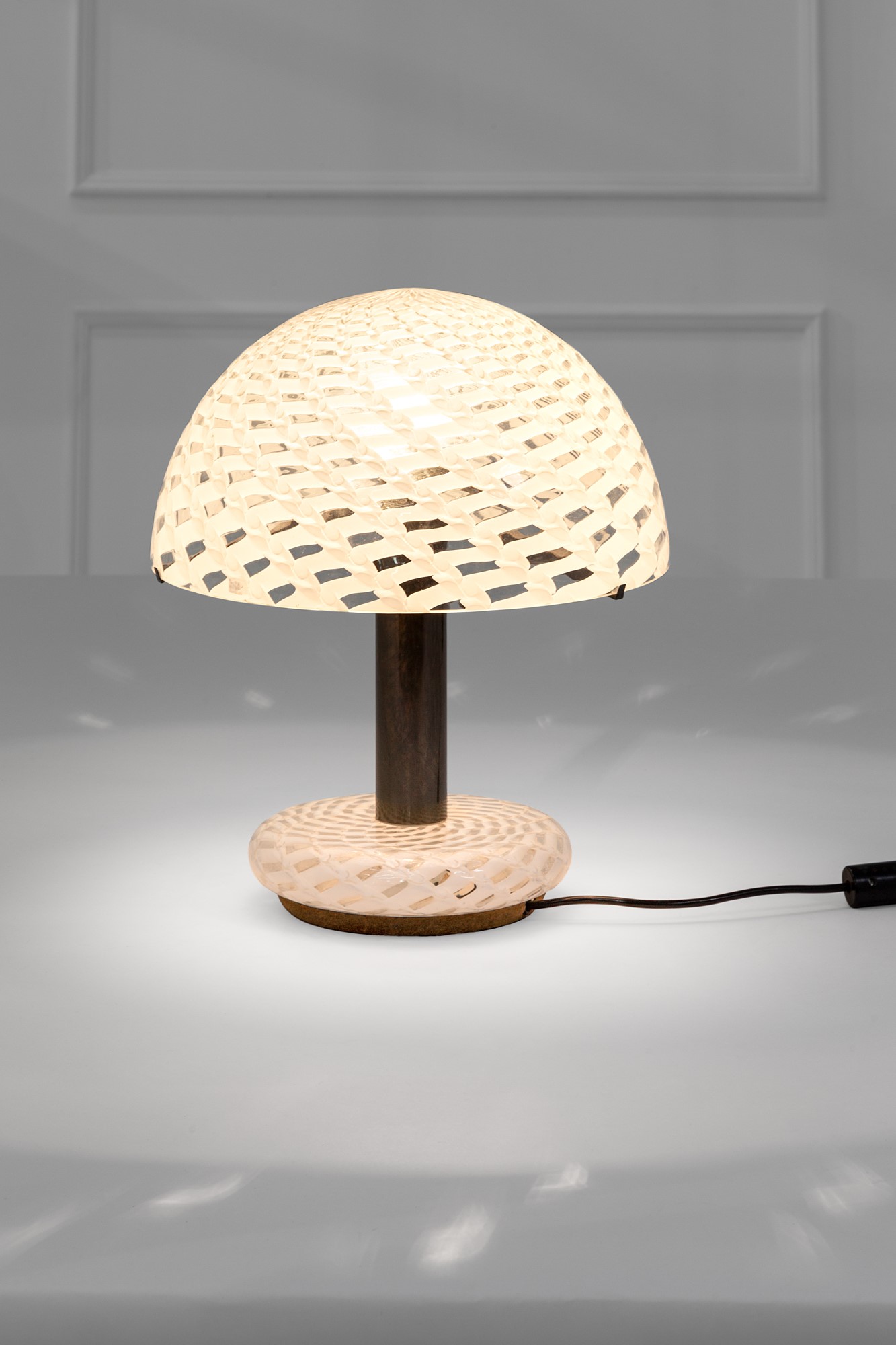 Carlo Nason - Lampada da tavolo mod. LT354 in vetro trasparente con merletto bianco