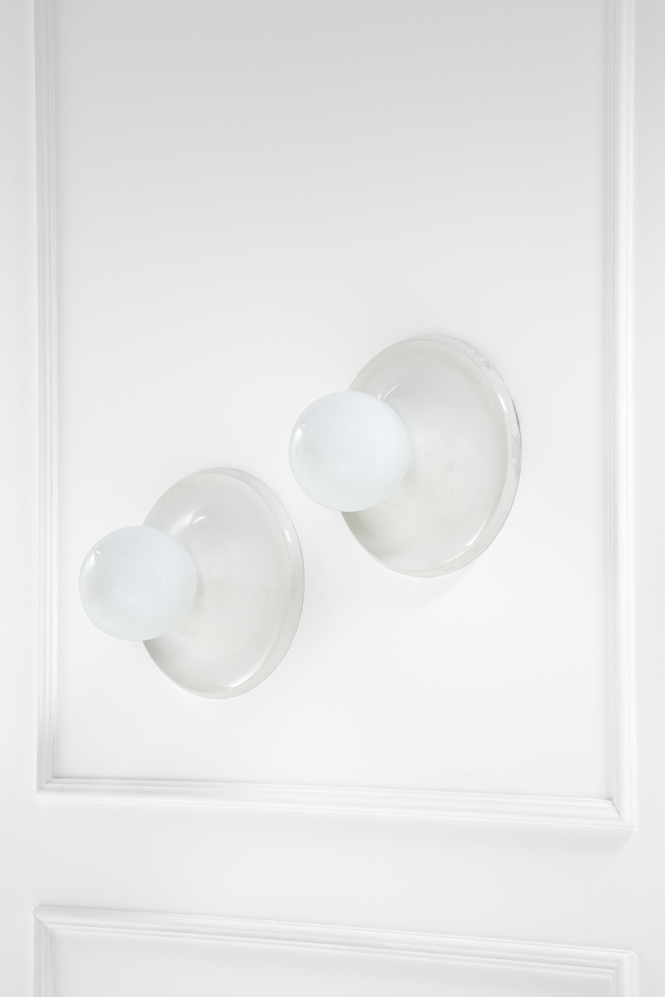 Achille e Pier Giacomo Castiglioni - Due Lampade da Parete o da Soffitto Mod. Light Ball Grande