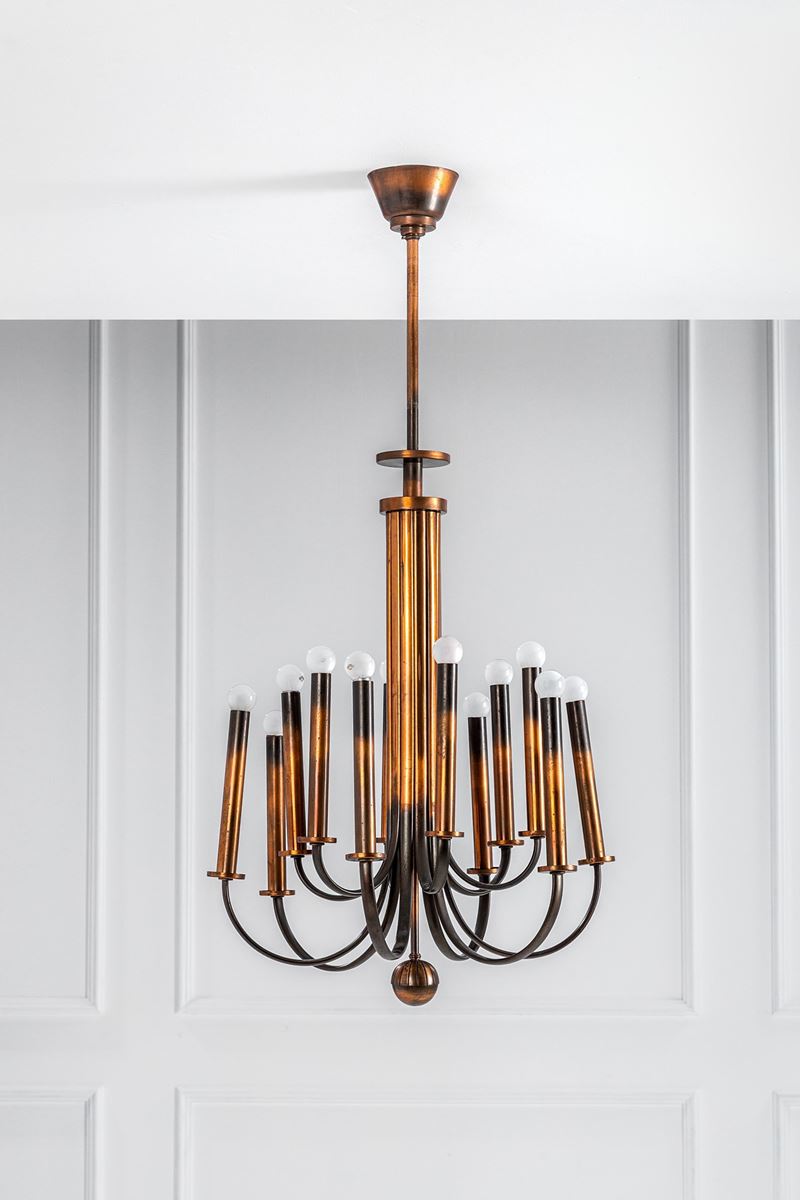 Grande lampadario a dodici luci