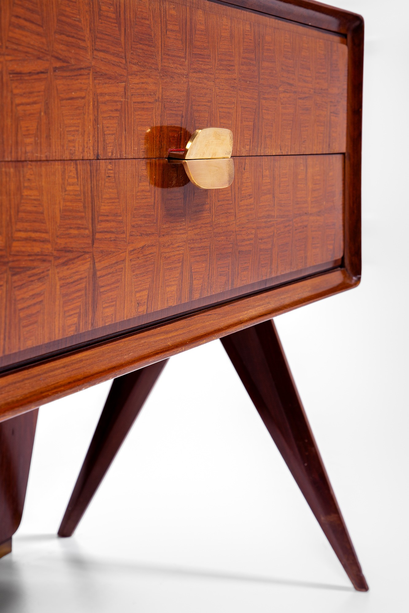 Credenza scultorea