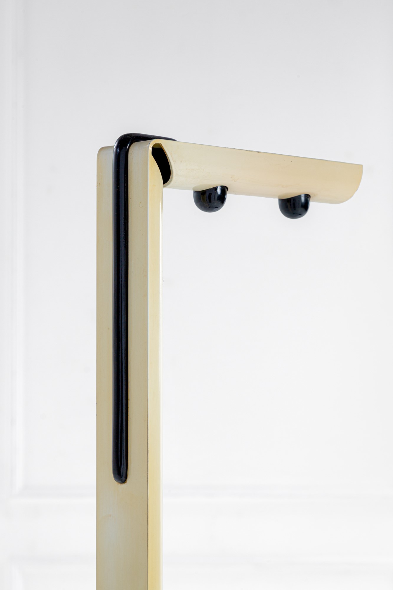 Gianfranco Frattini - Lampada terra modello Ignazio, metallo verniciato e materiale plastico, 197...
