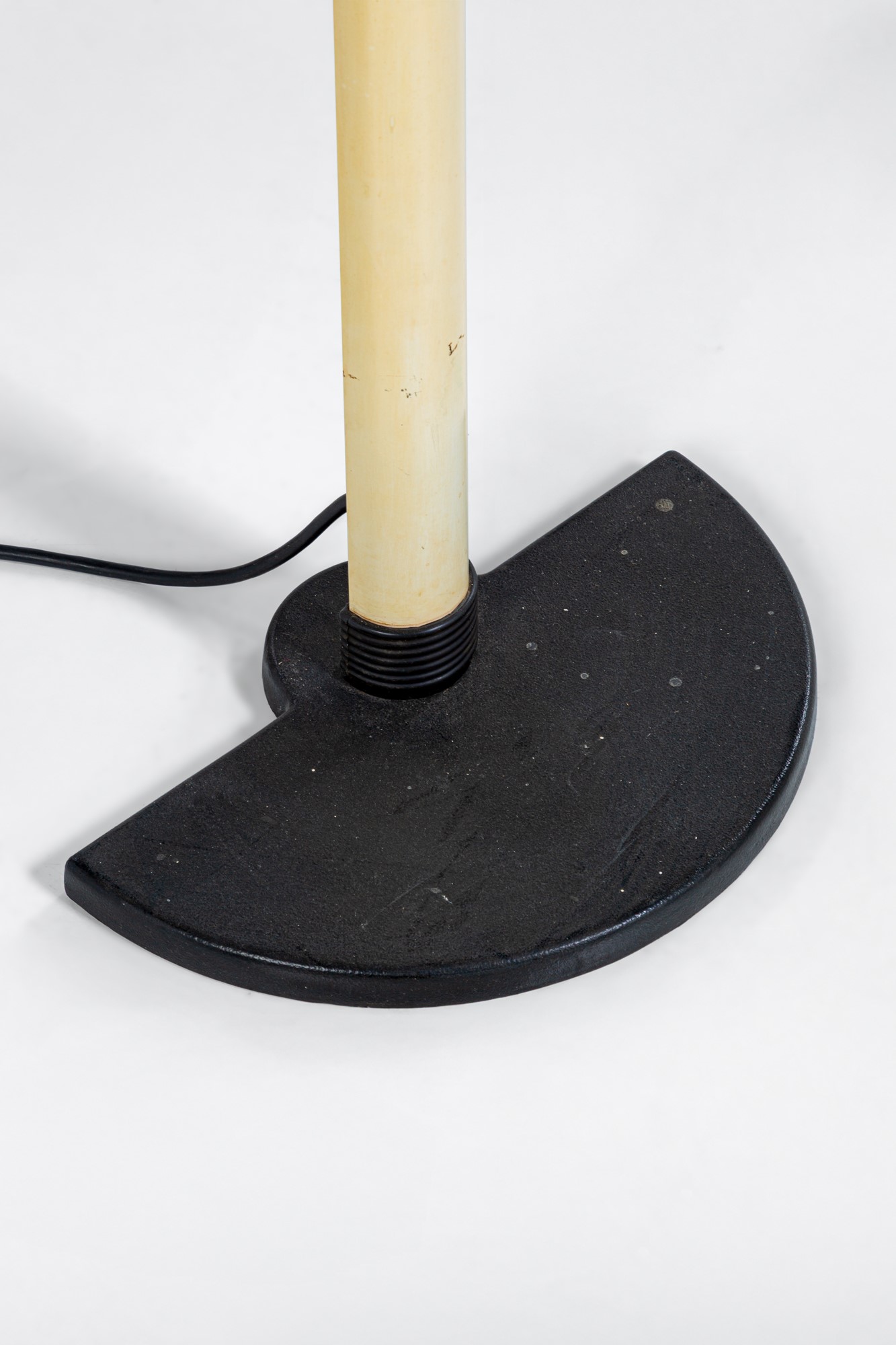 Gianfranco Frattini - Lampada terra modello Ignazio, metallo verniciato e materiale plastico, 197...