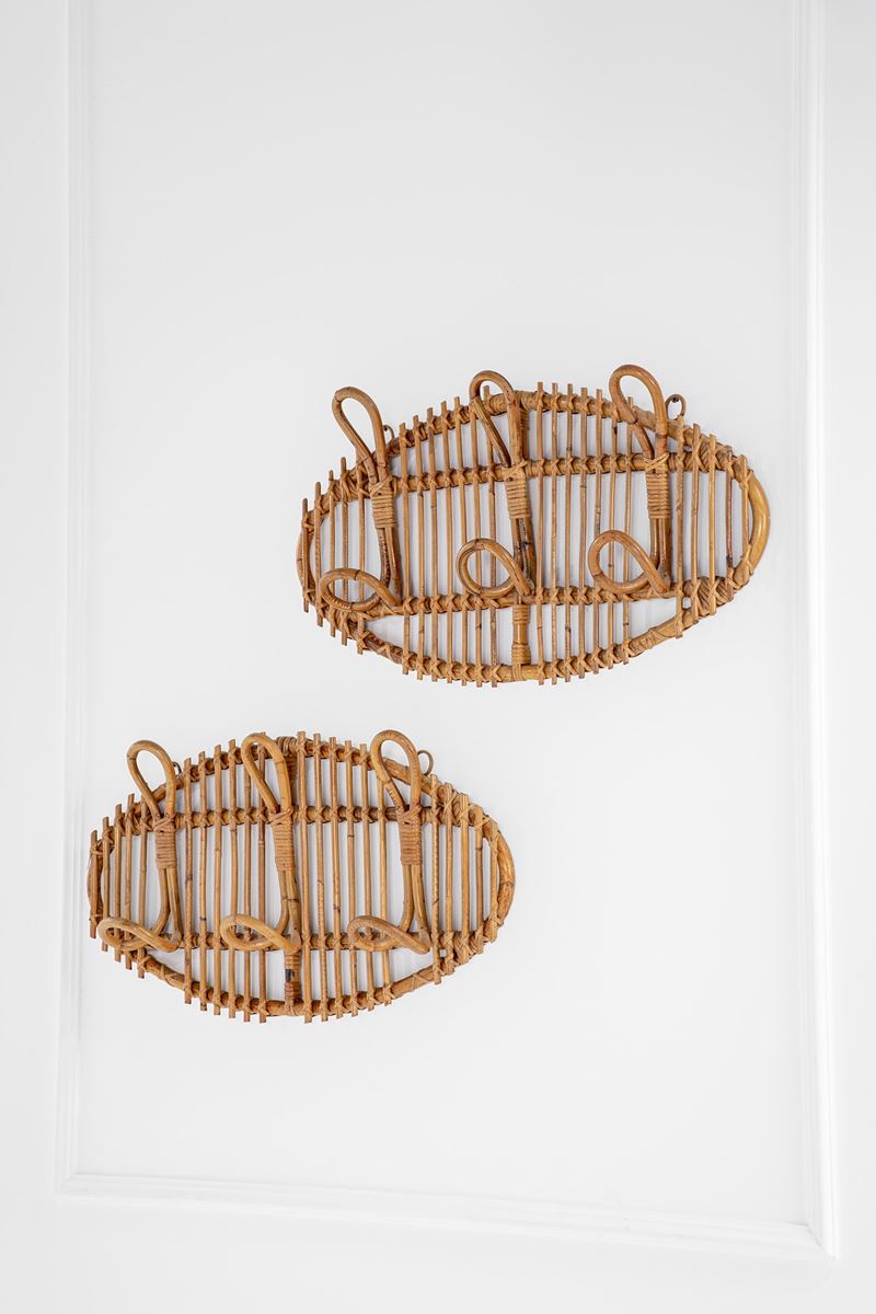 Due appendiabiti da parete