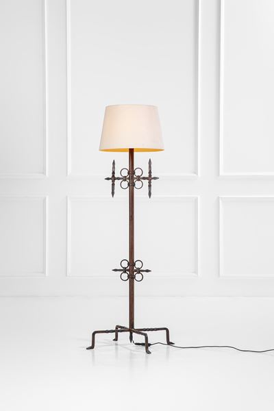 Atelier Marolles, Lampada da terra brutalista in ferro forgiato e tessuto