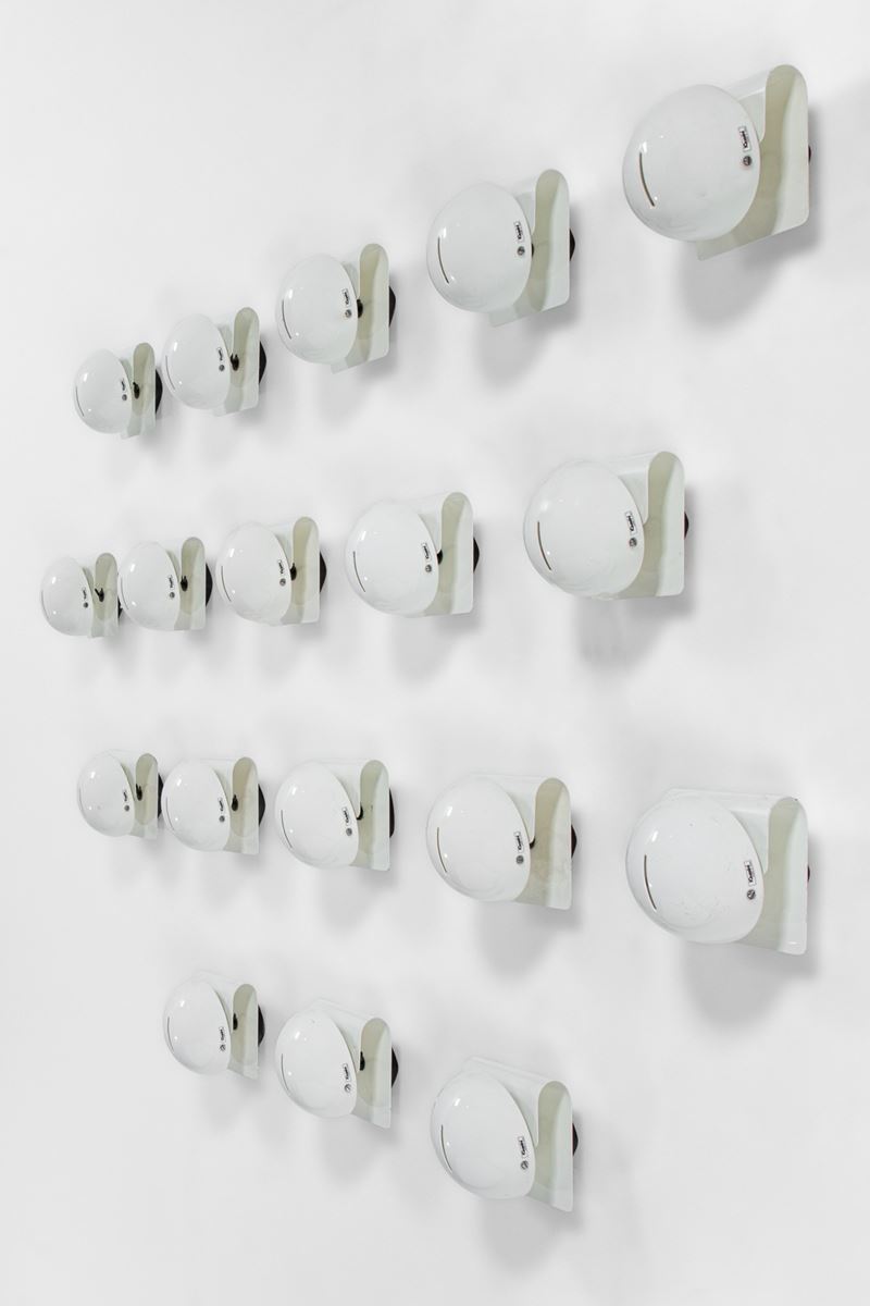 Giuseppe Cormio - Diciotto lampade da parete modello Bugia, metallo verniciato, 1960 circa