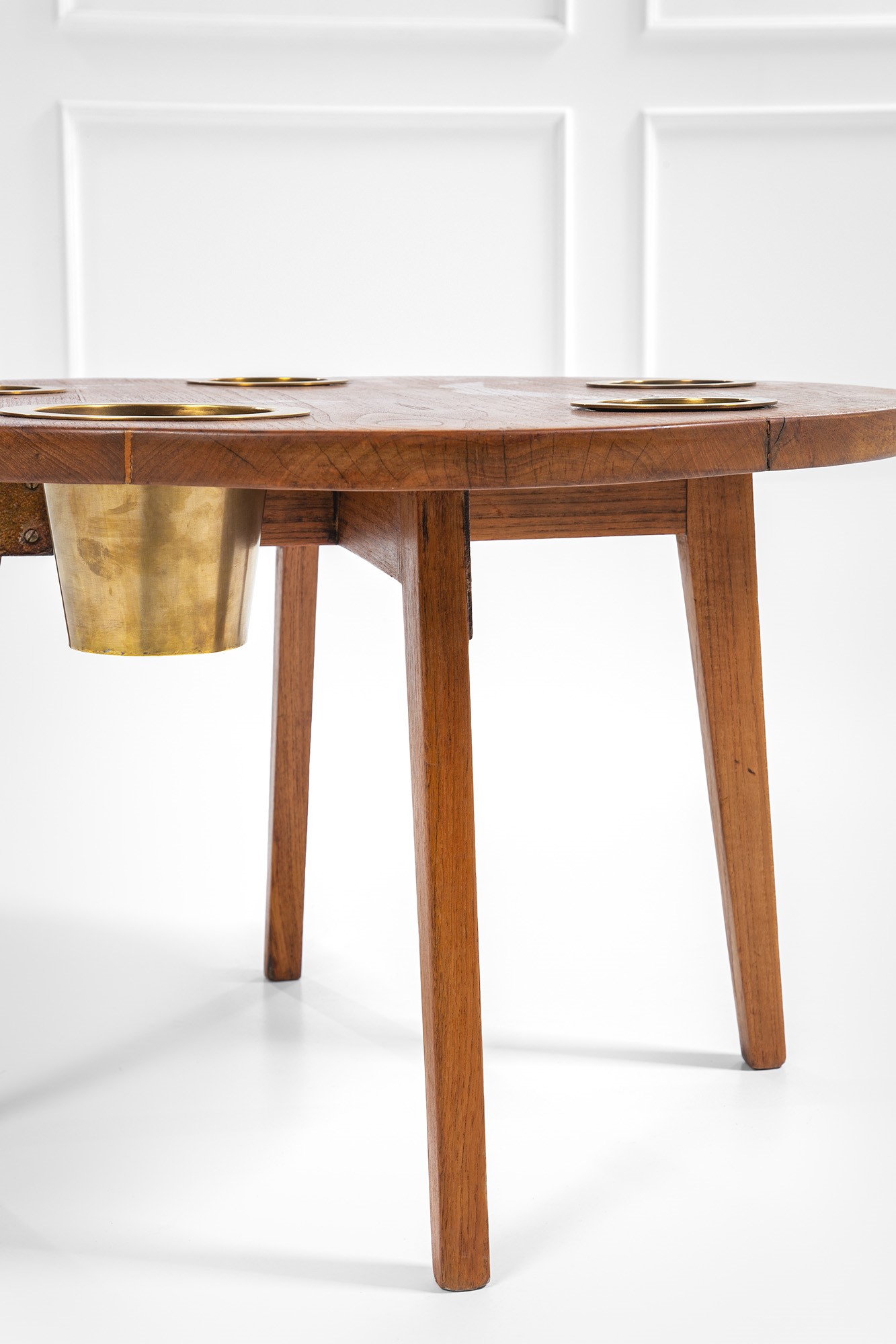 Tavolino da nave con portabottiglie e portabicchieri