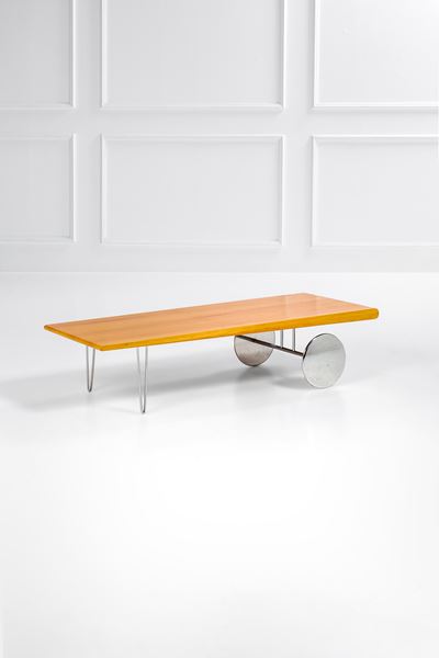 Tavolino con ruote in legno verniciato e metallo cromato