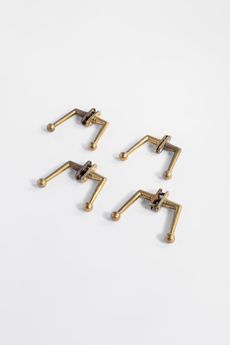 Quattro coppie di maniglie