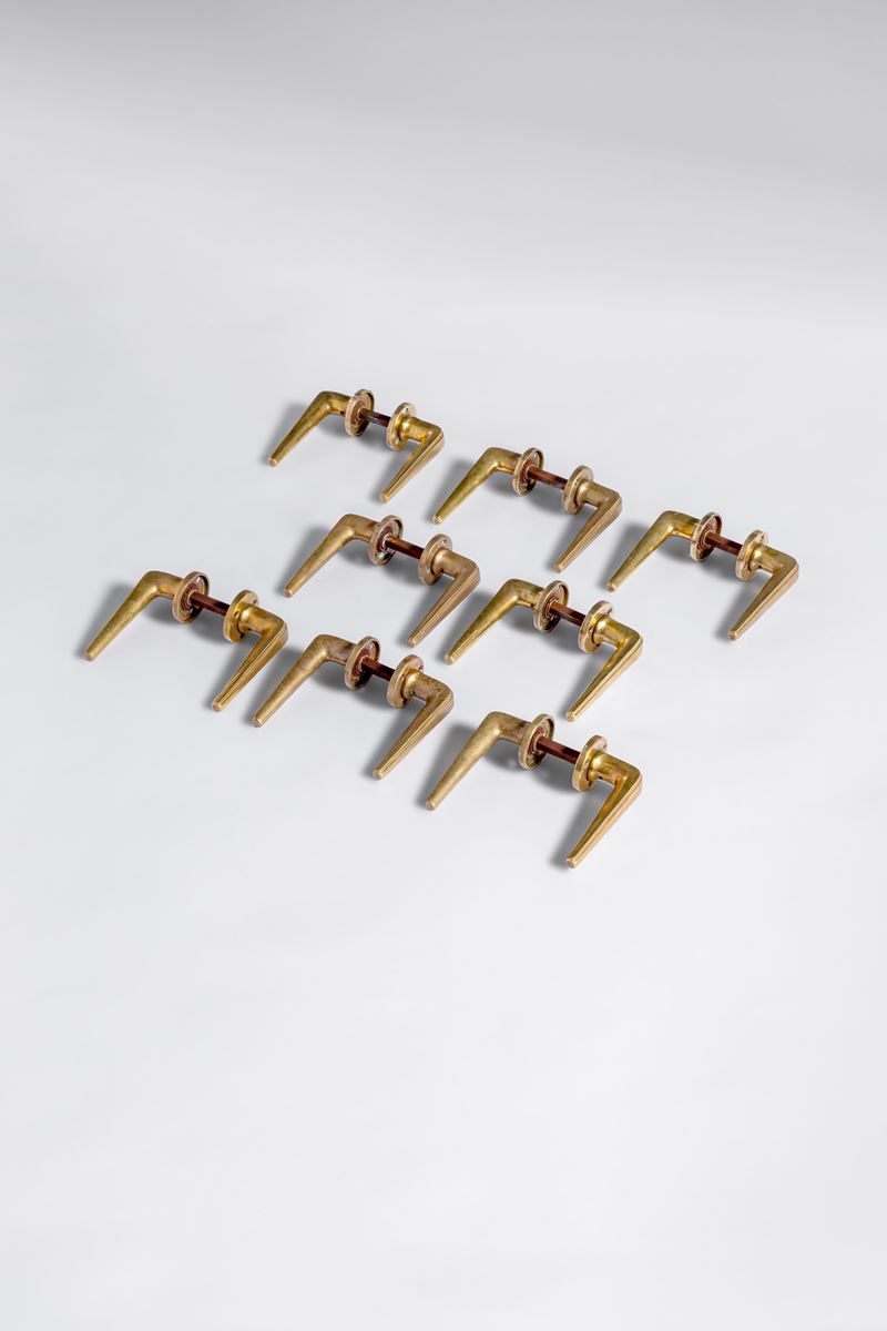 Otto coppie di maniglie