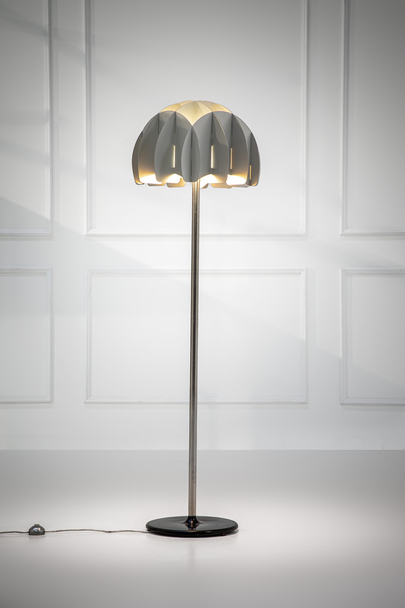Goffredo Reggiani - Lampada da terra modello G33, metallo cromato, h 165 cm