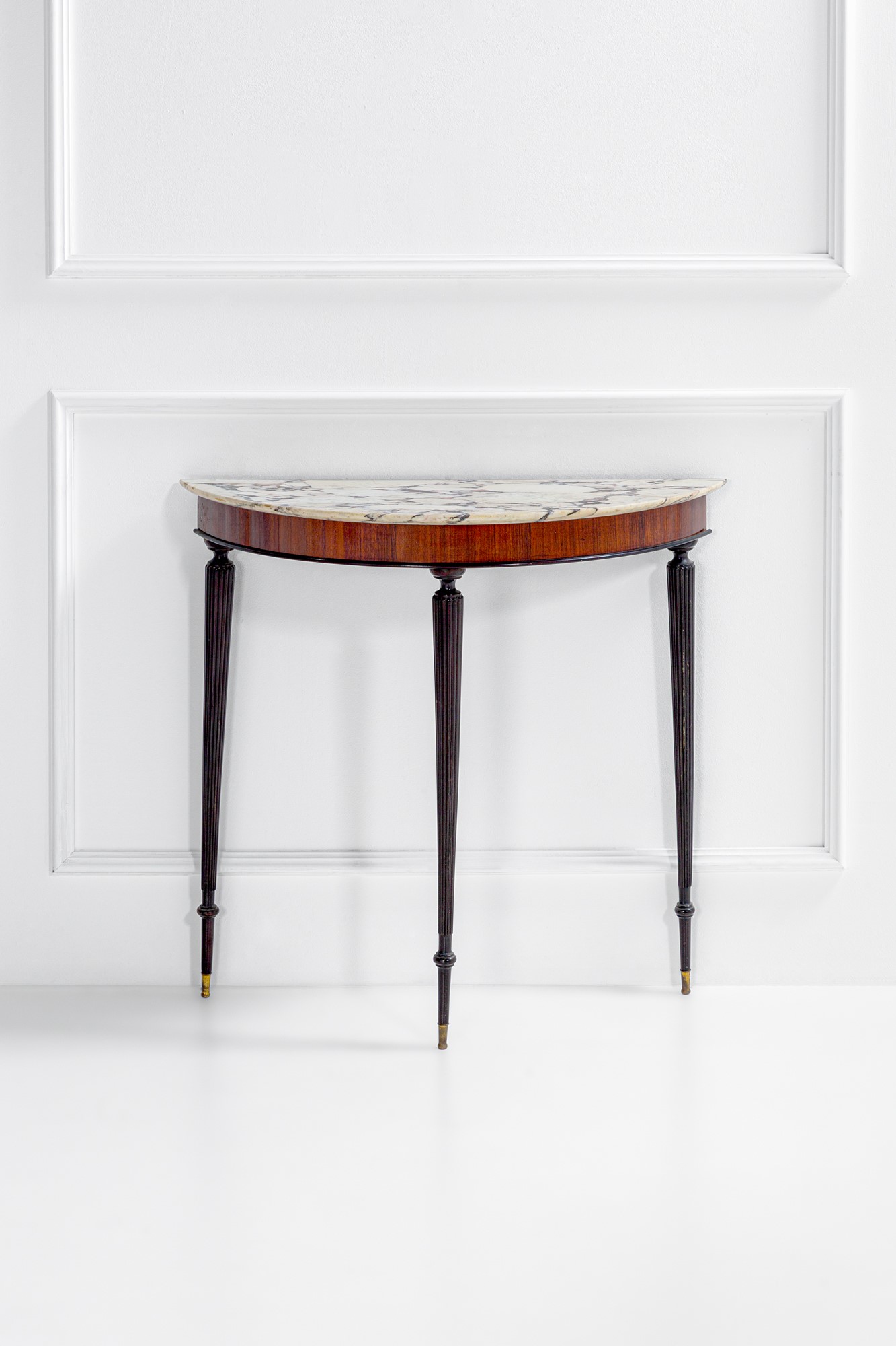 Piccola console a mezzaluna