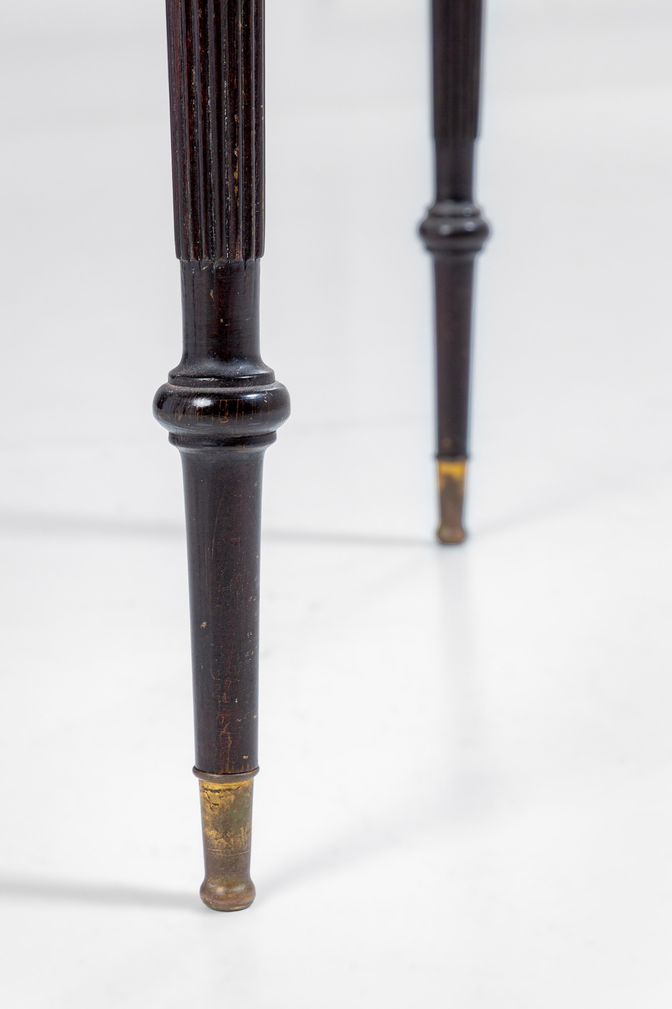 Piccola console a mezzaluna