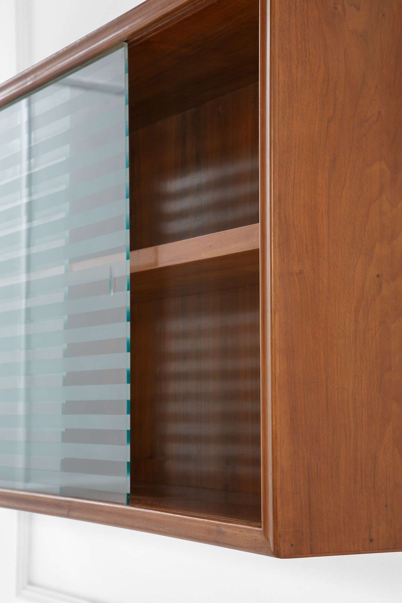 Libreria pensile da nave