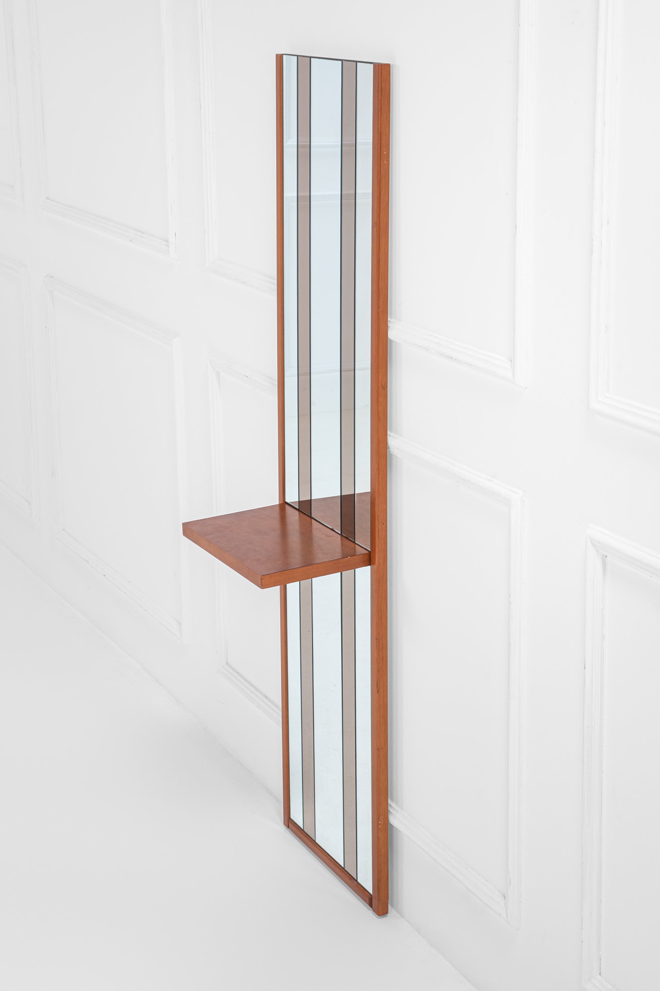 Specchiera da parete con mensola