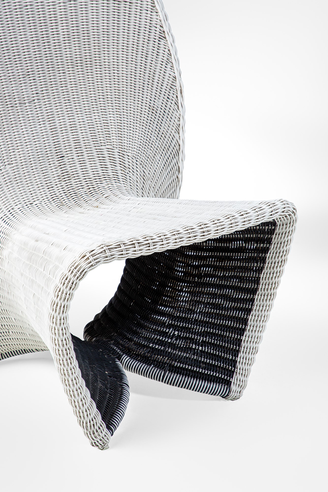 Fabio Novembre - Due poltrone da giardino modello H36, alluminio e materiale plastico, 2016