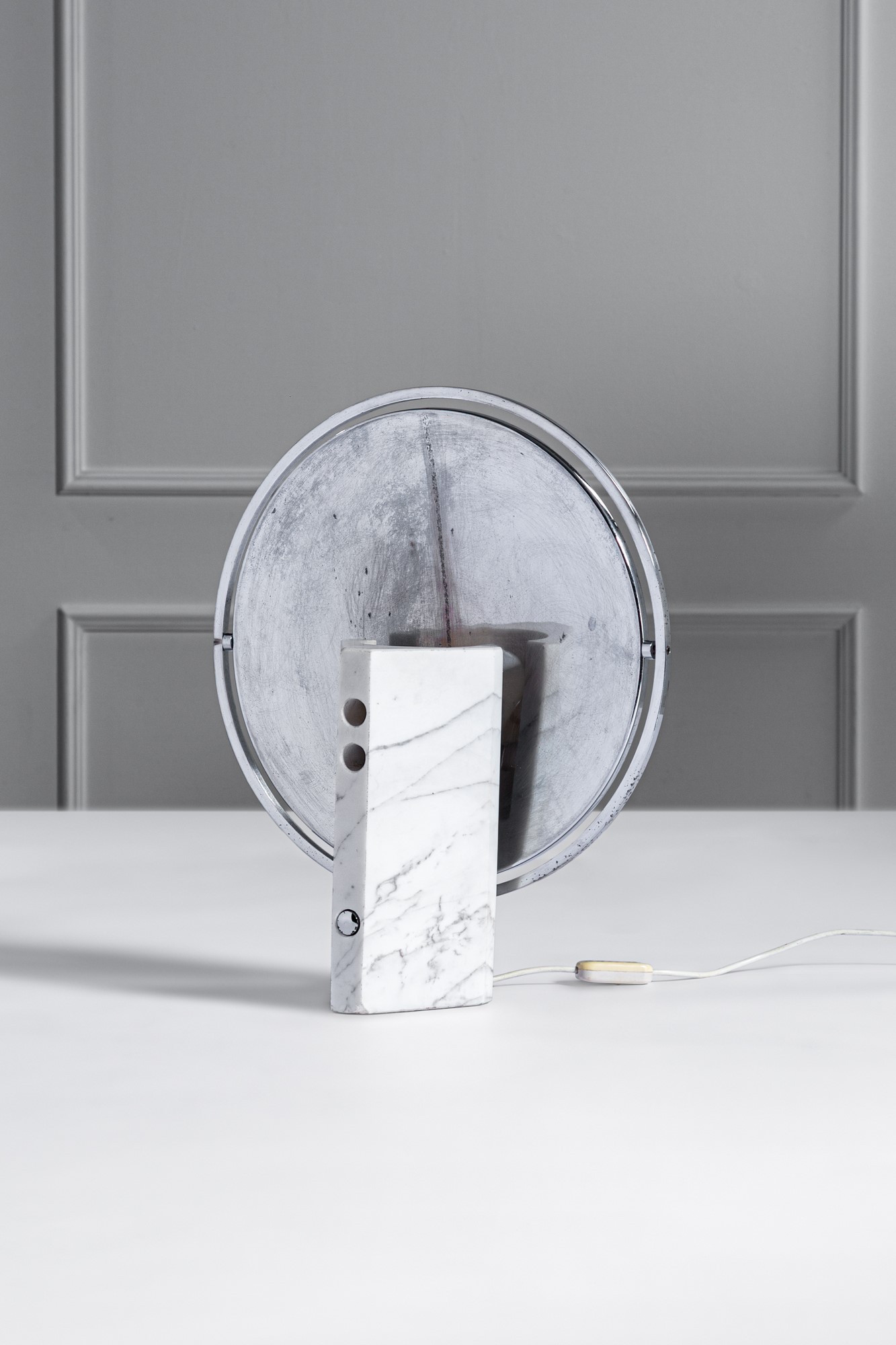 New Lamp (attr.) - Lampada da tavolo in metallo cromato, vetro specchiato e marmo