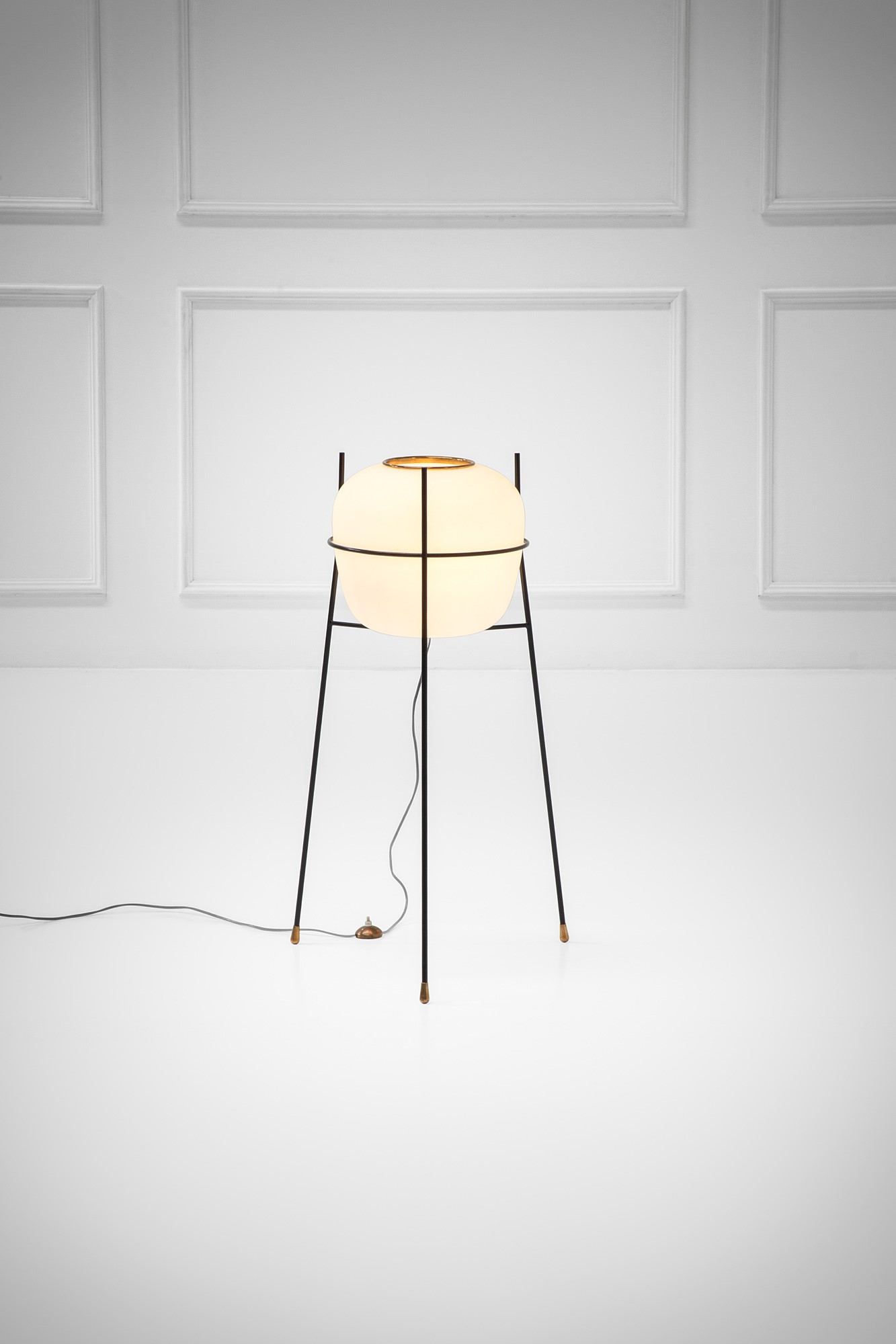 Lampada da terra a tre piedi