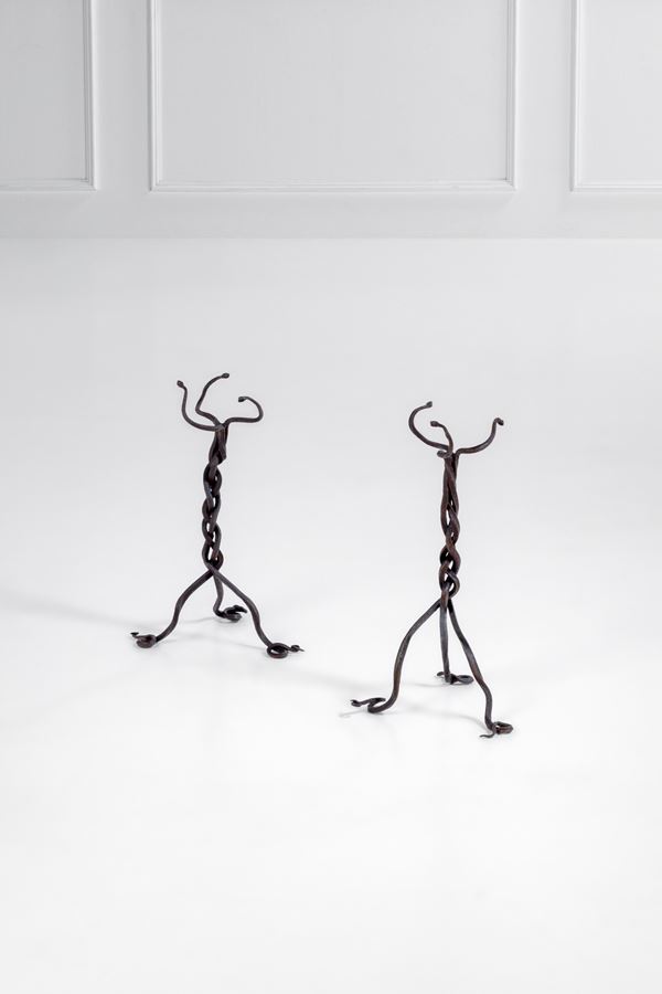 Due sostegni reggivaso