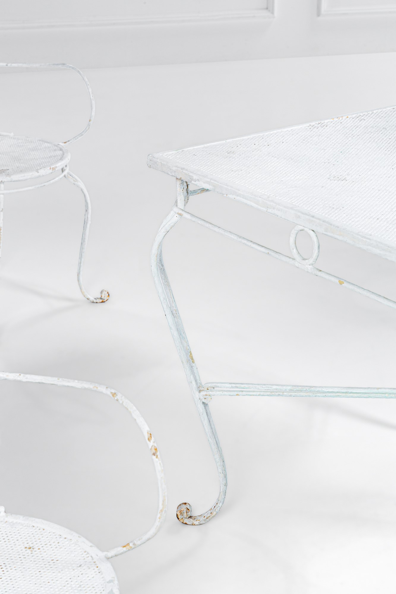 Set da giardino composto da tavolo e quattro sedie con braccioli