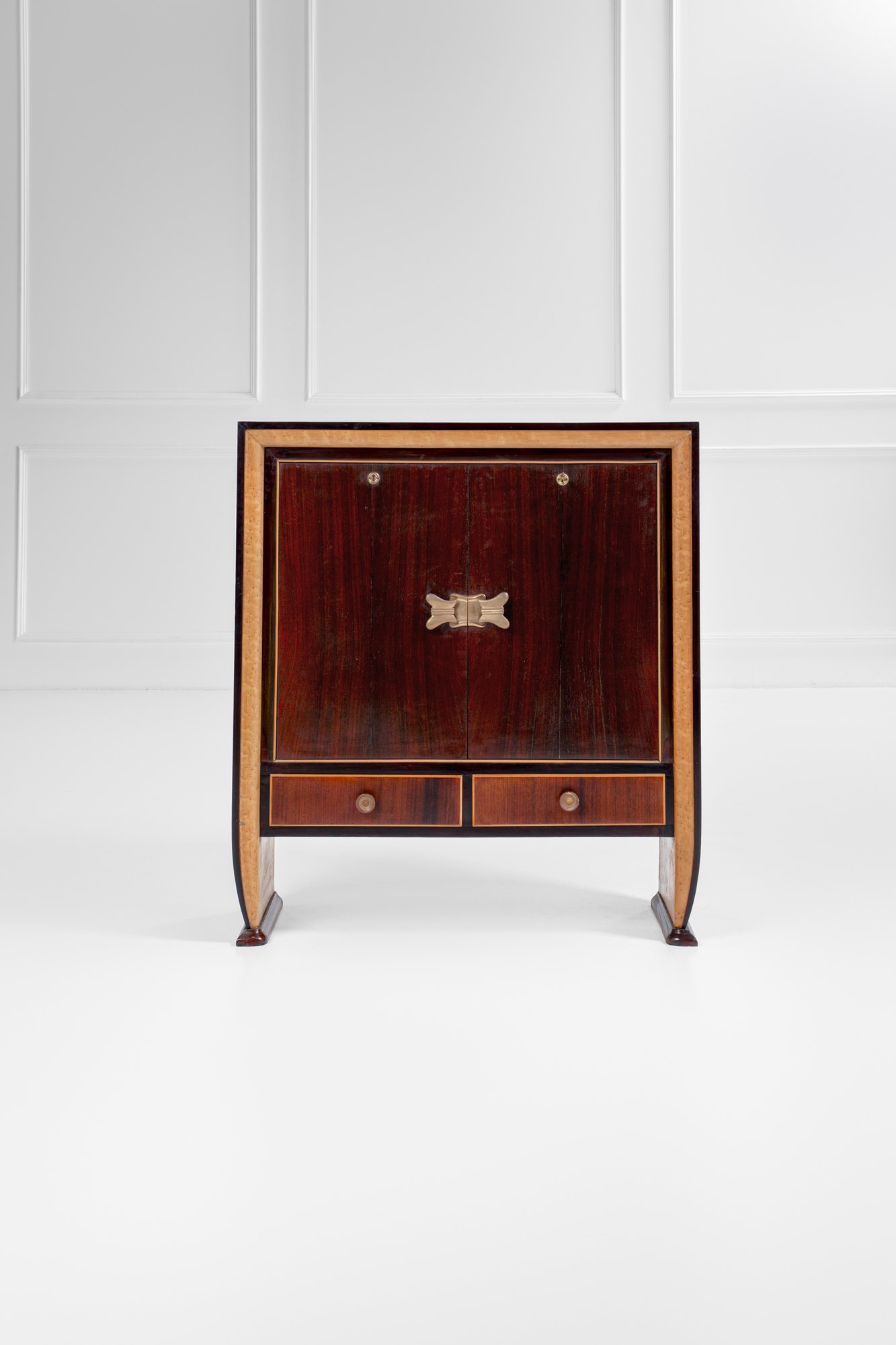 Mobile bar con maniglie a papillon