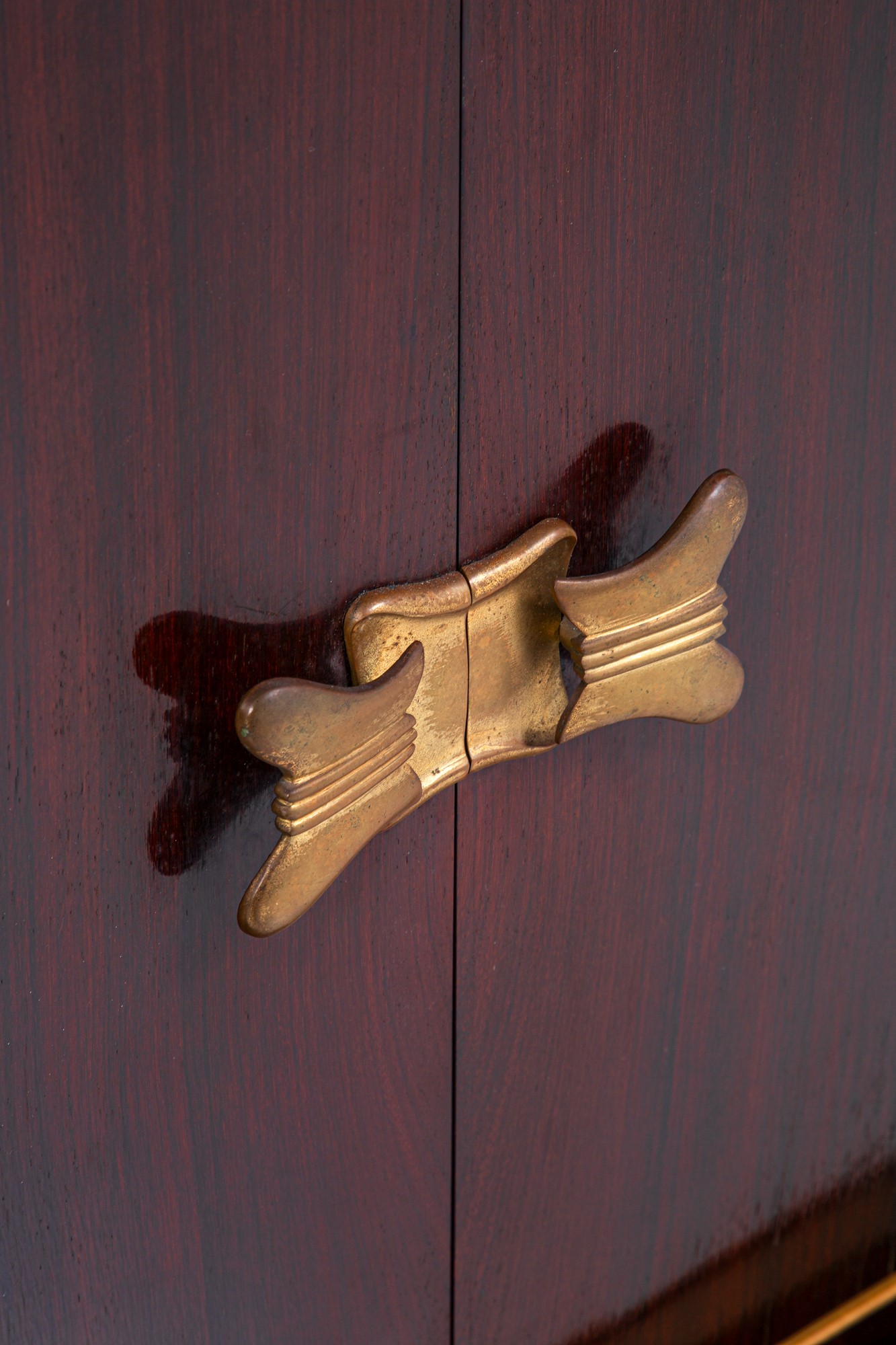 Mobile bar con maniglie a papillon