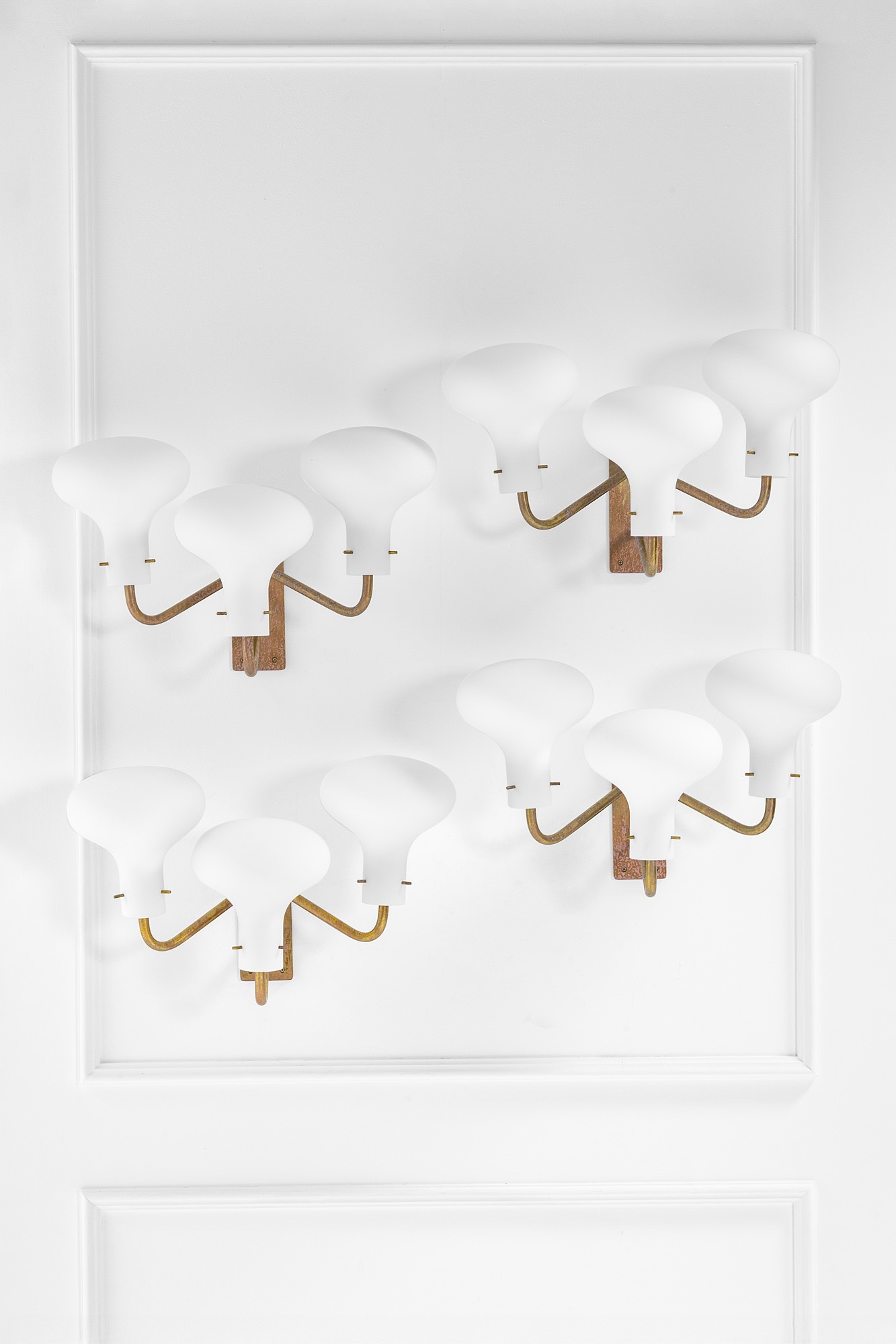 Quattro lampade da parete a tre luci della serie Lp 12