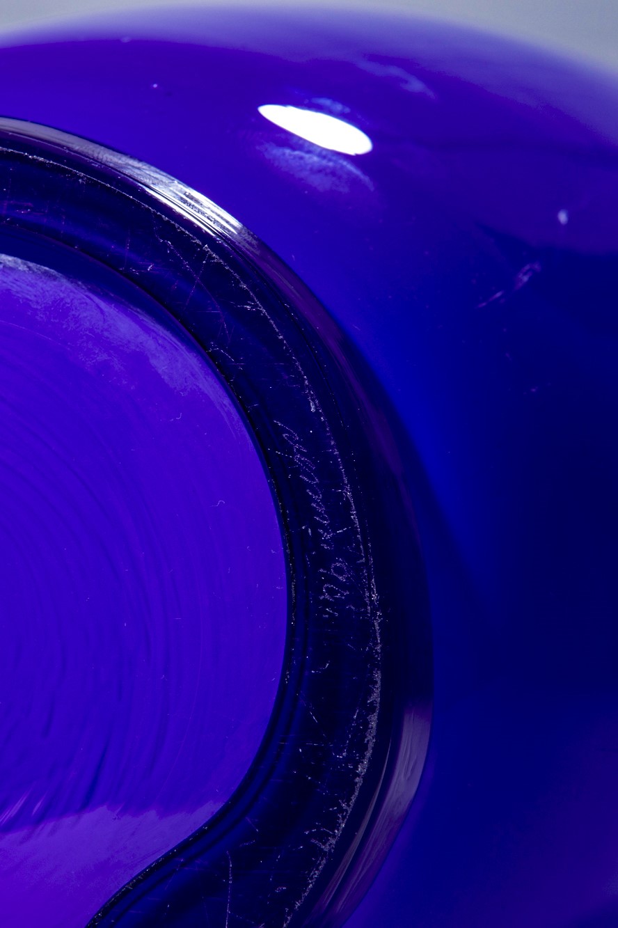 Venini - Vaso della serie Opalini in vetro soffiato blu incamiciato