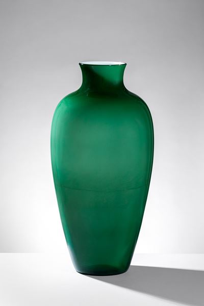 Vaso della serie Opalini, vetro soffiato verde incamiciato