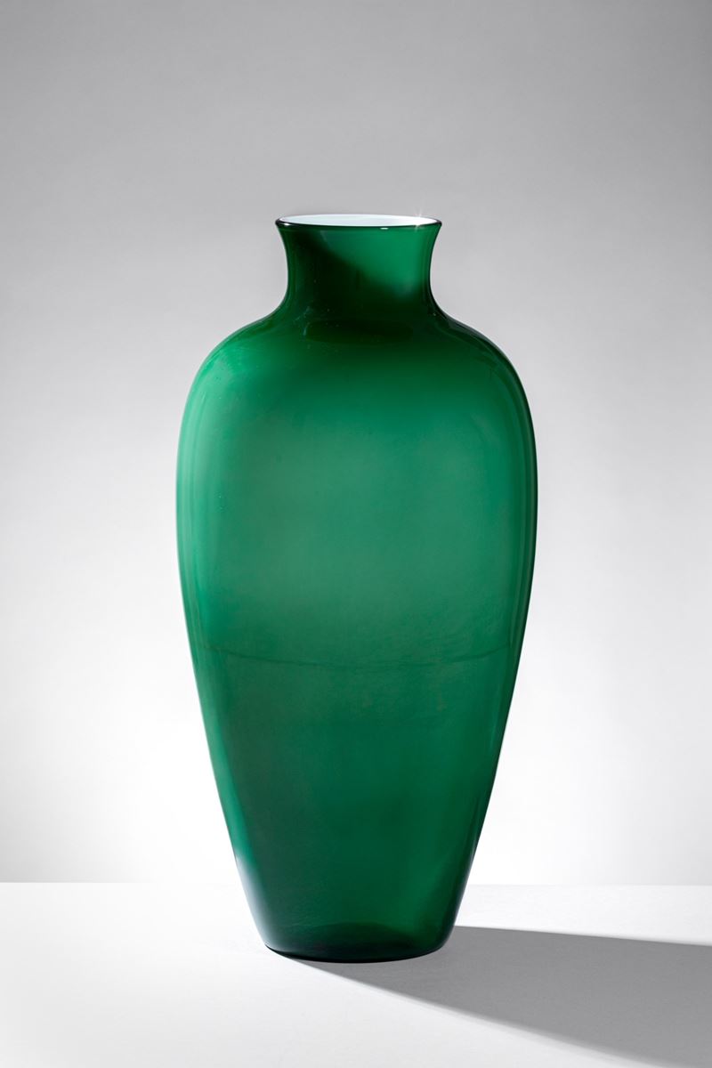 Venini - Vaso della serie Opalini, vetro soffiato verde incamiciato