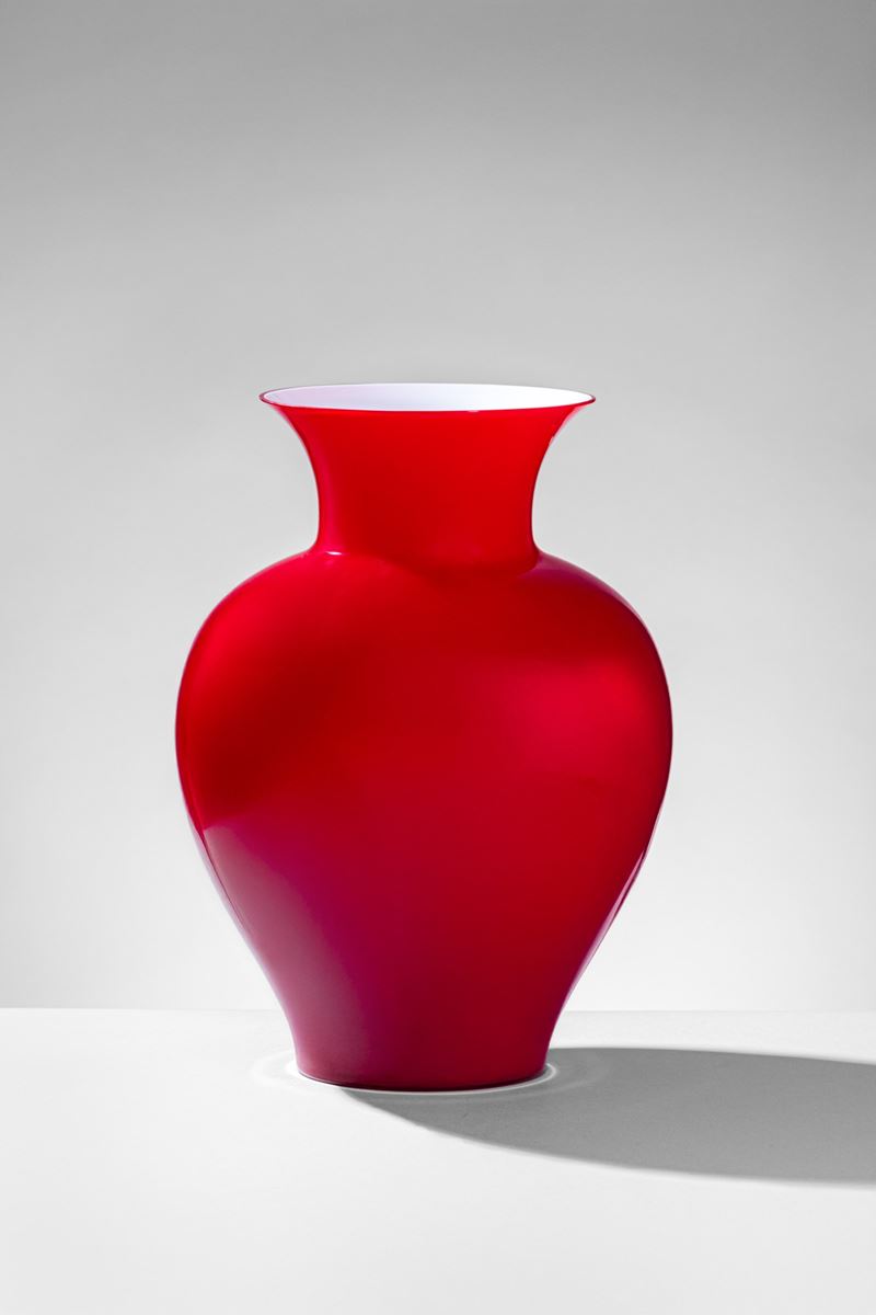 Barovier & Toso - Vaso in vetro soffiato rosso incamiciato lattimo