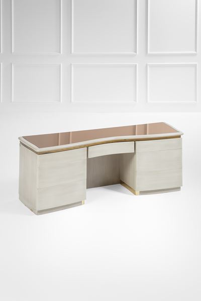 Scrittoio modello Beauty, legno laccato, ottone e vetro specchiato ambrato
