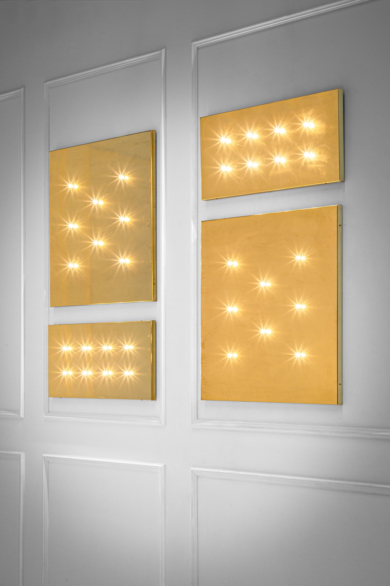 Quattro pannelli luminosi