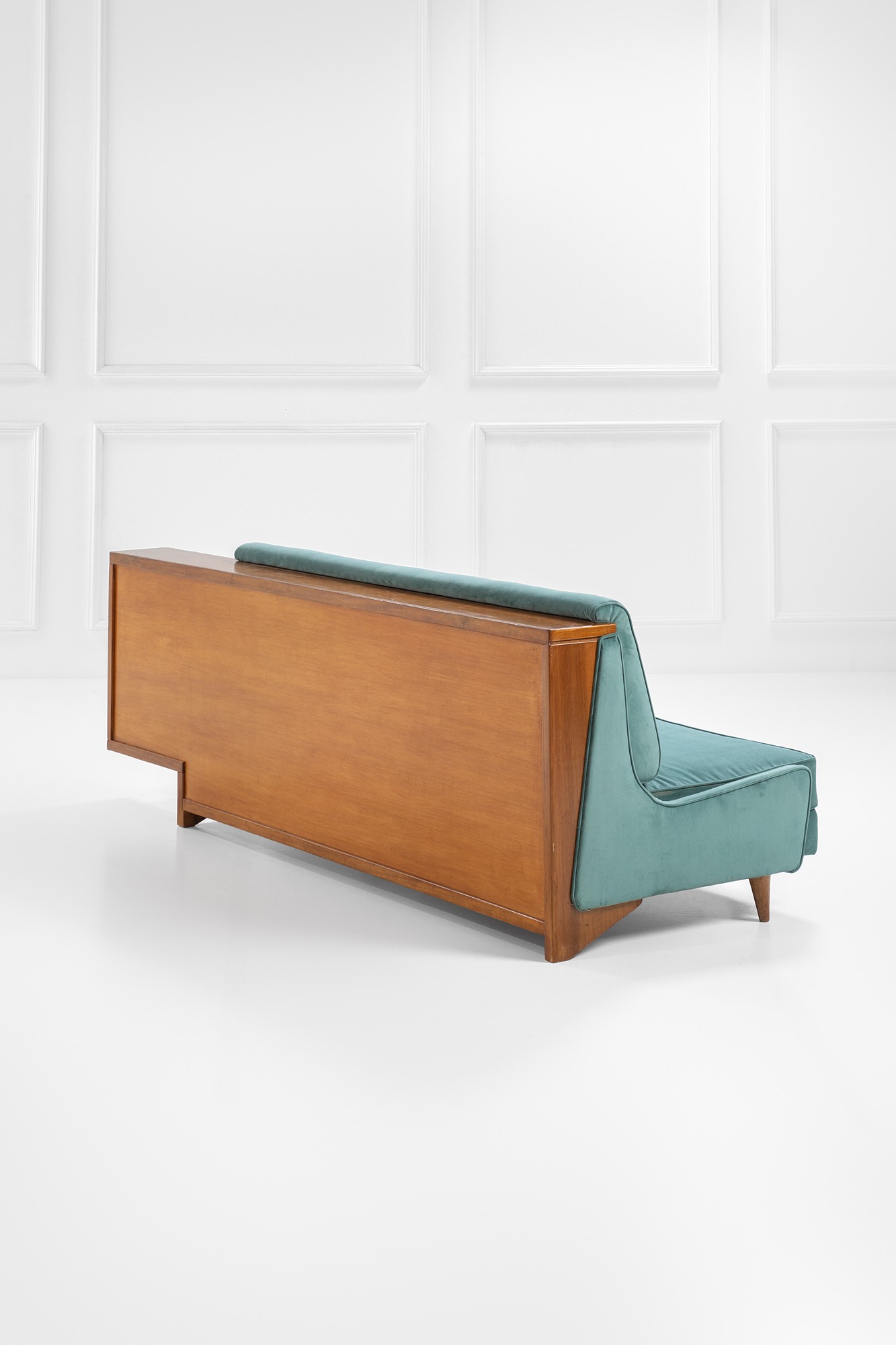 Divano con portariviste