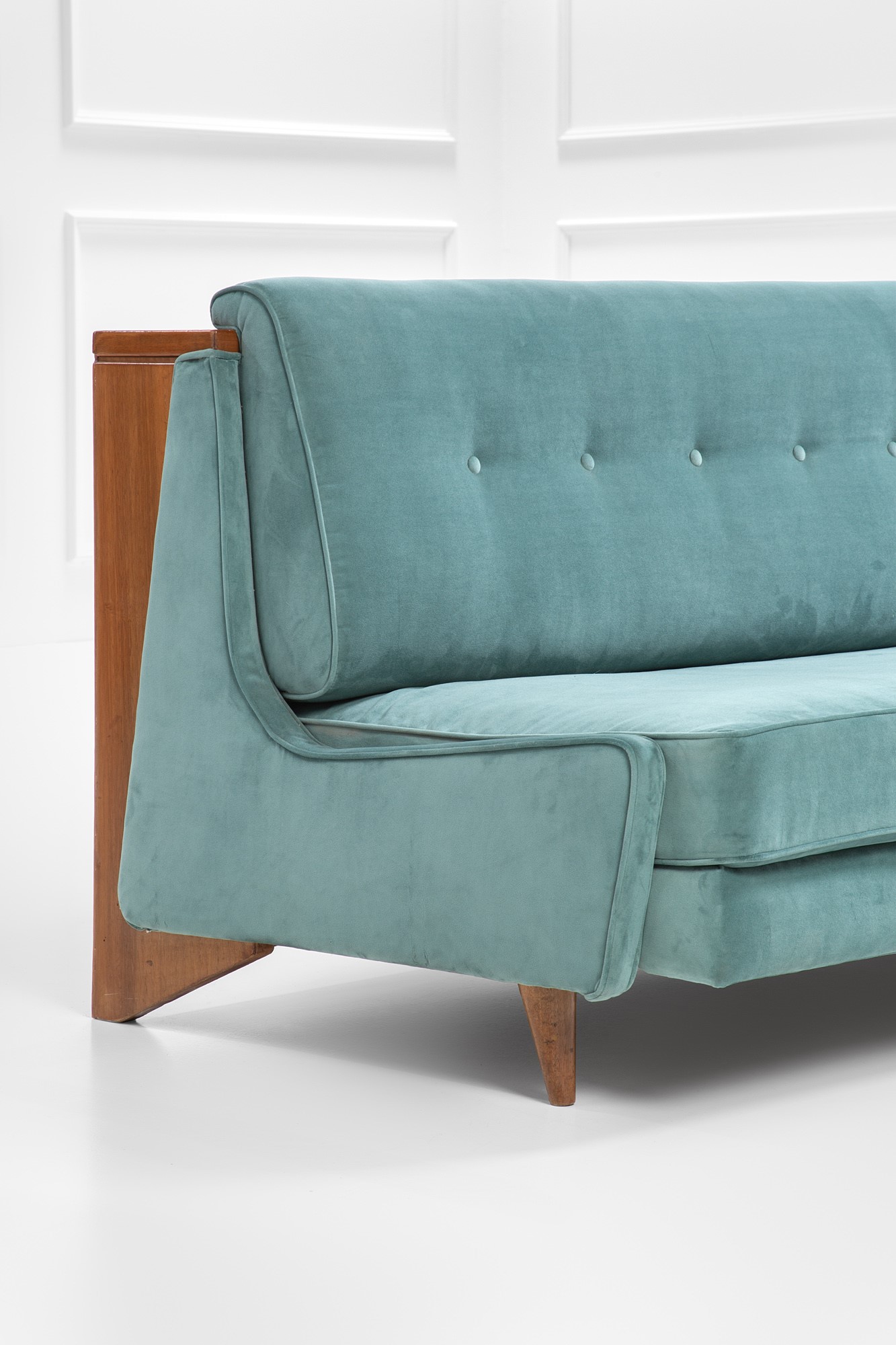 Divano con portariviste