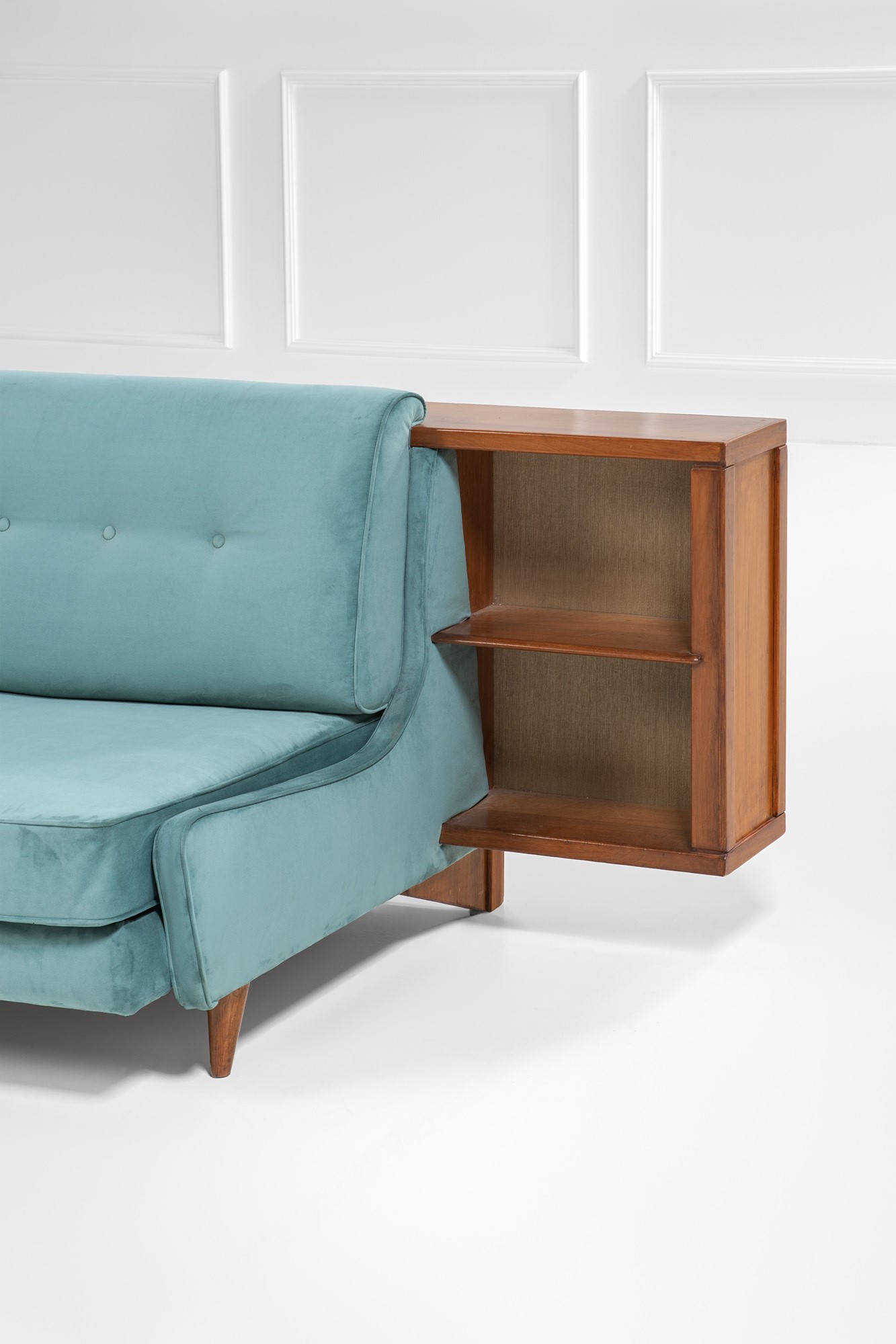 Divano con portariviste