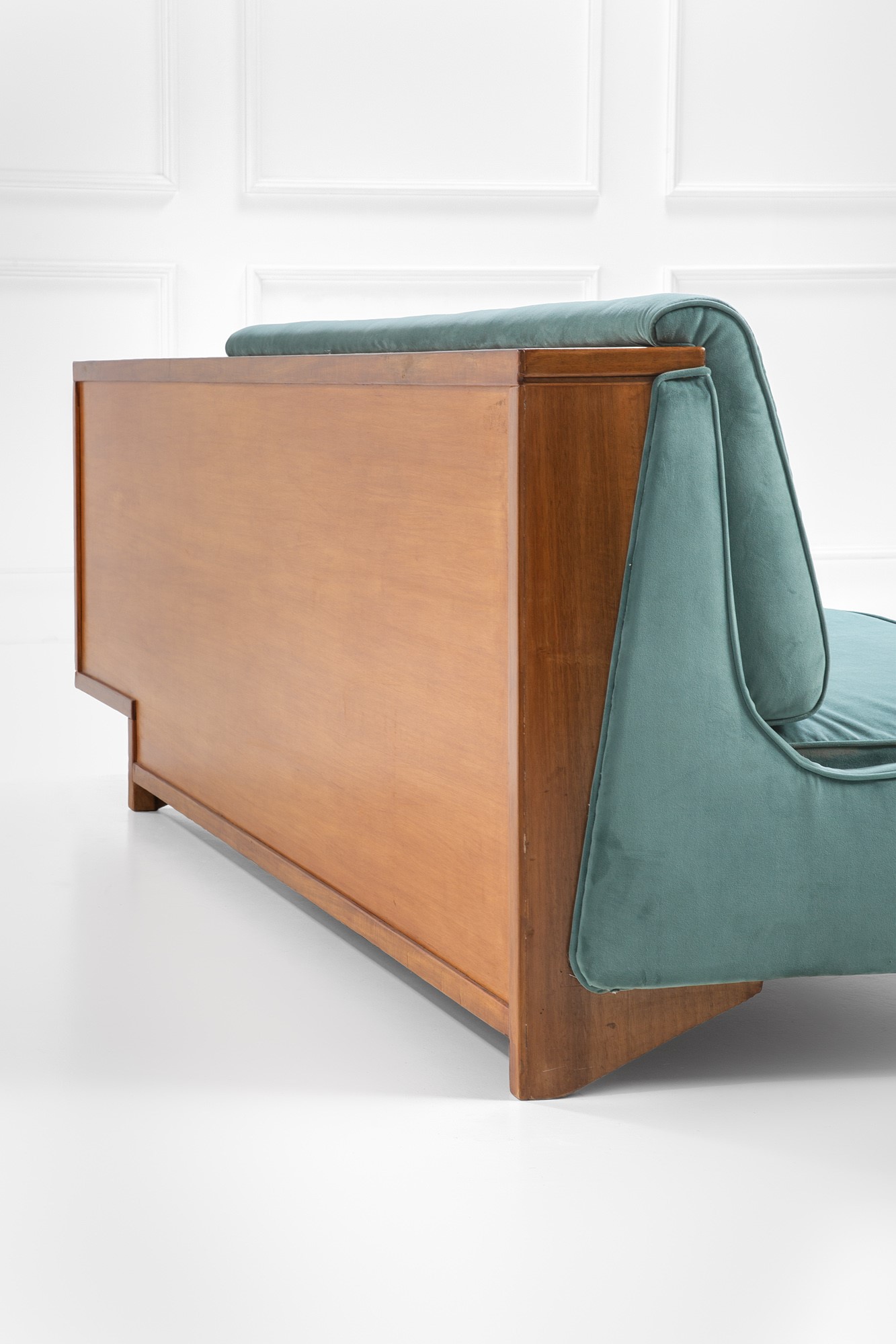 Divano con portariviste