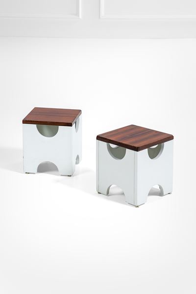 Due sgabelli mod. T.29 Dado in legno laccato