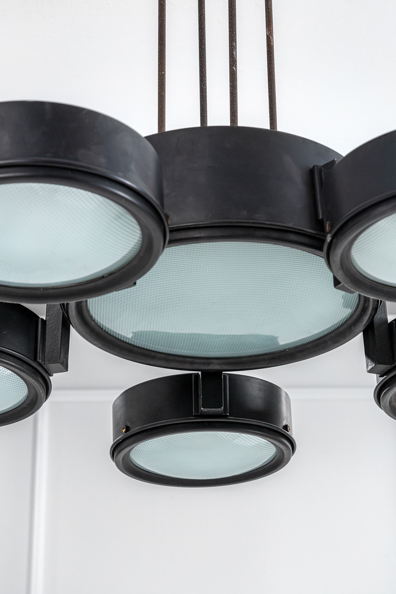 Studio Bbpr - Grande lampadario in alluminio e vetro stampato