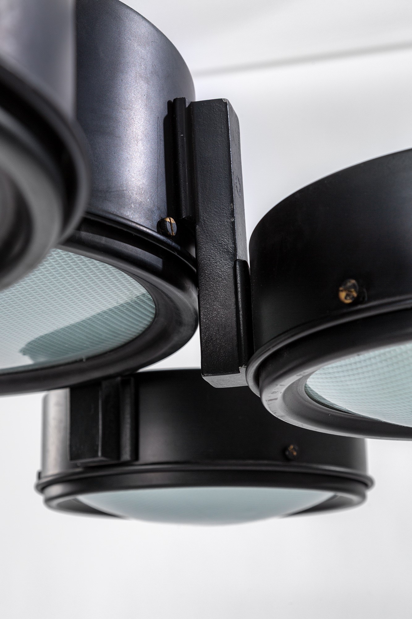 Studio Bbpr - Grande lampadario in alluminio e vetro stampato