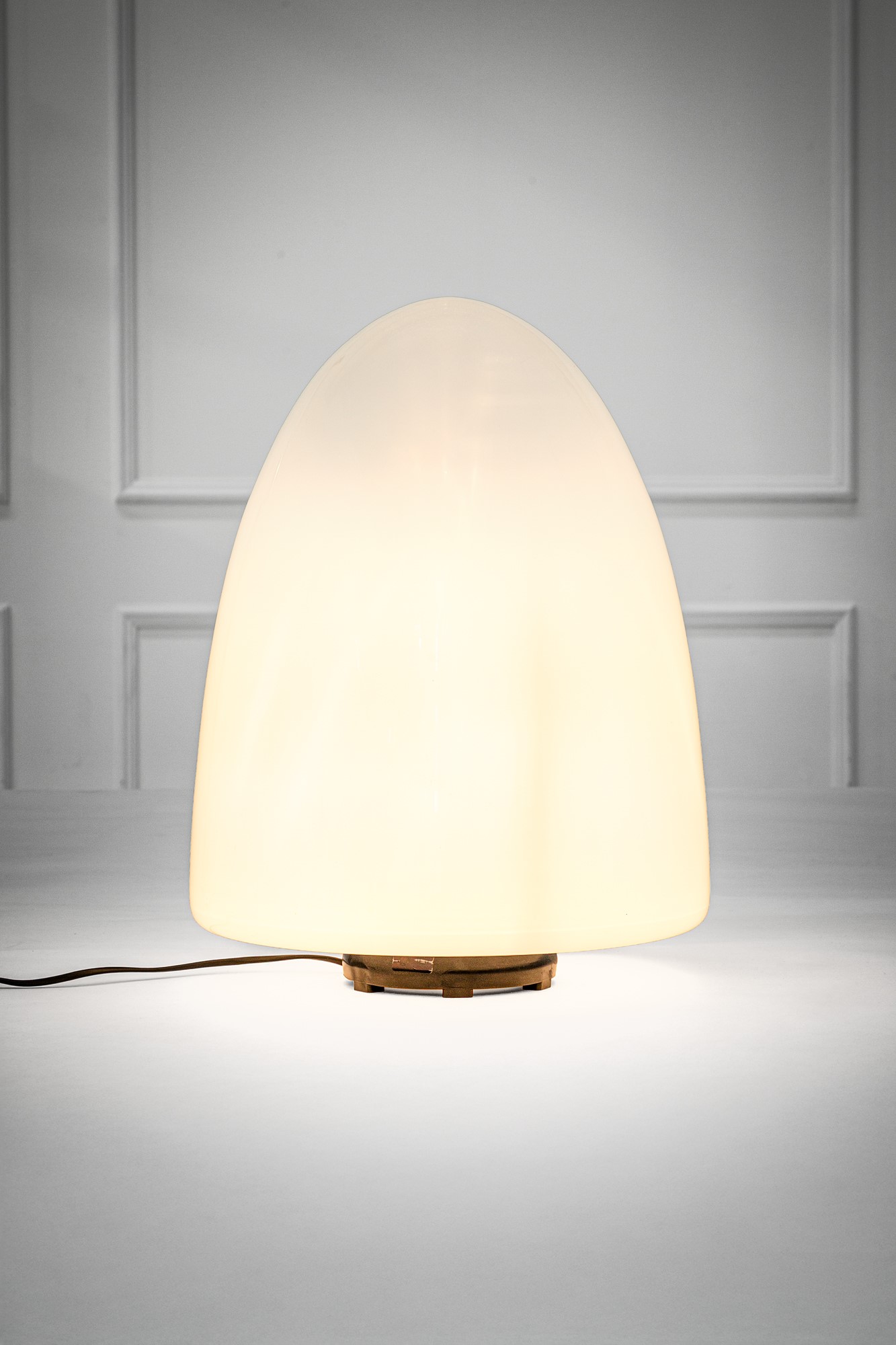 Giusto Toso - Lampada da plafone o da tavolo Ebe 34, metallo verniciato, gomma, vetro opalino