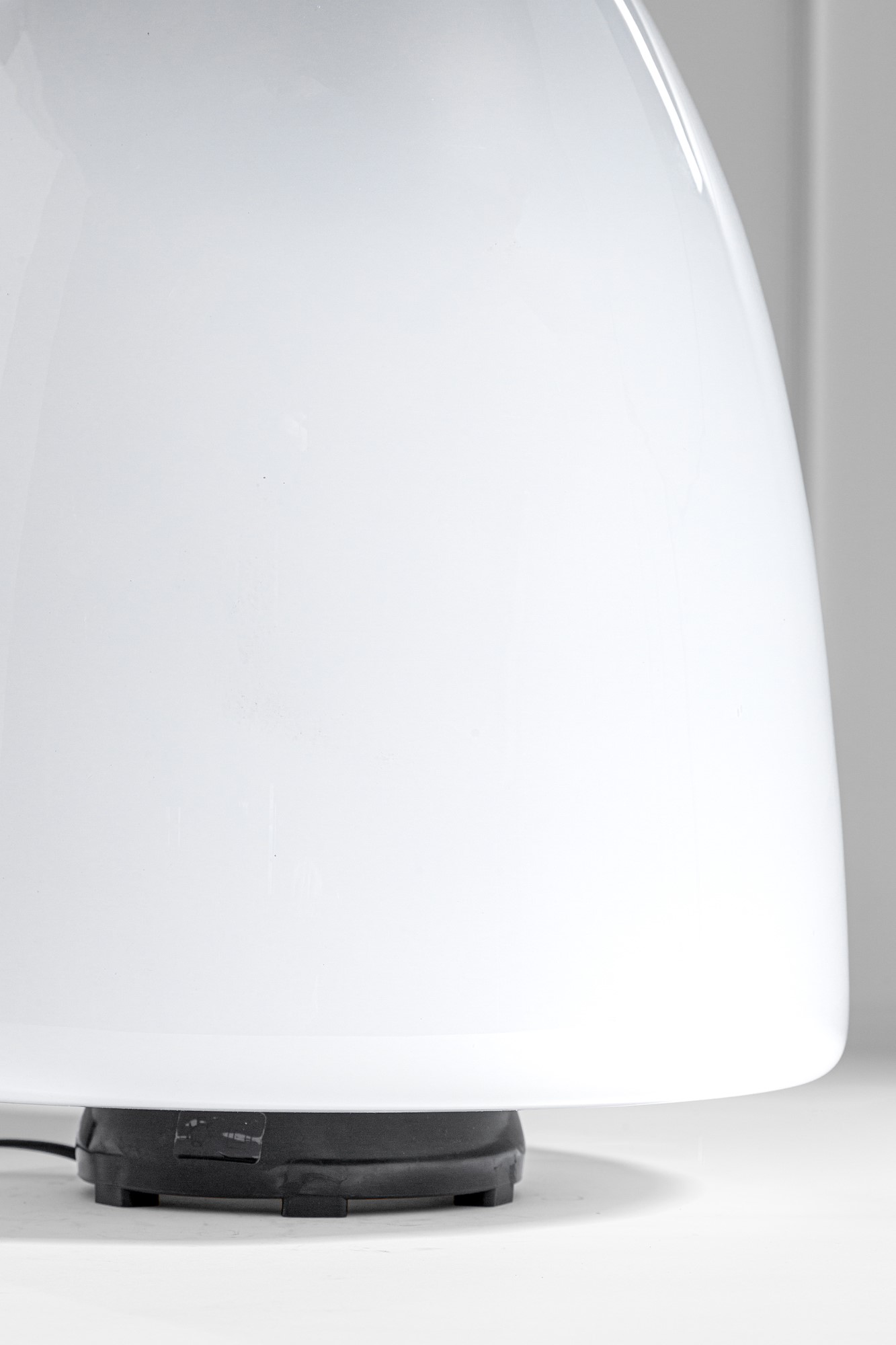 Giusto Toso - Lampada da plafone o da tavolo Ebe 34, metallo verniciato, gomma, vetro opalino