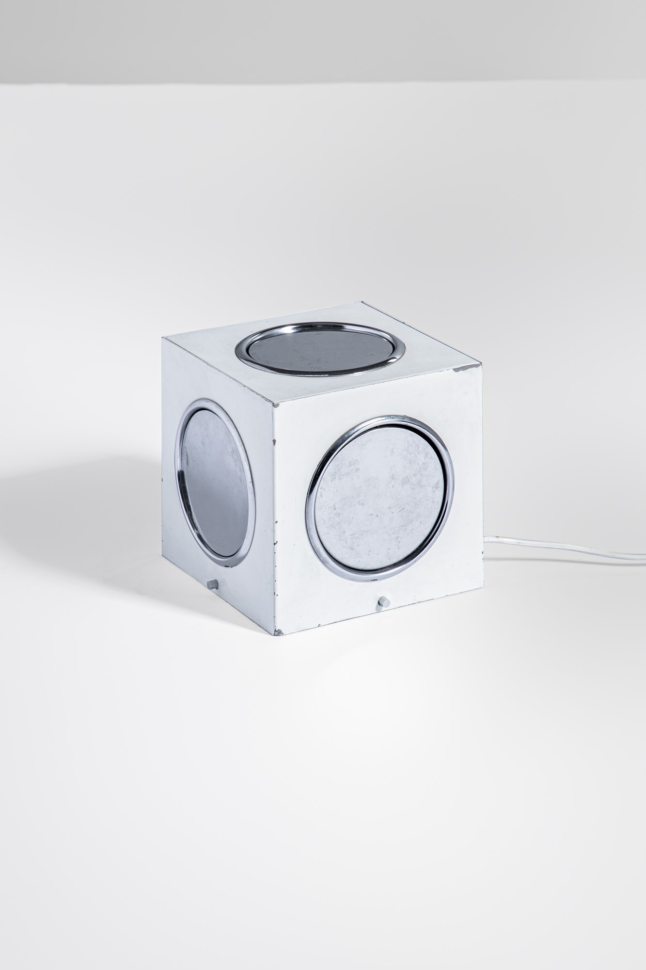 Lampada da tavolo a cubo